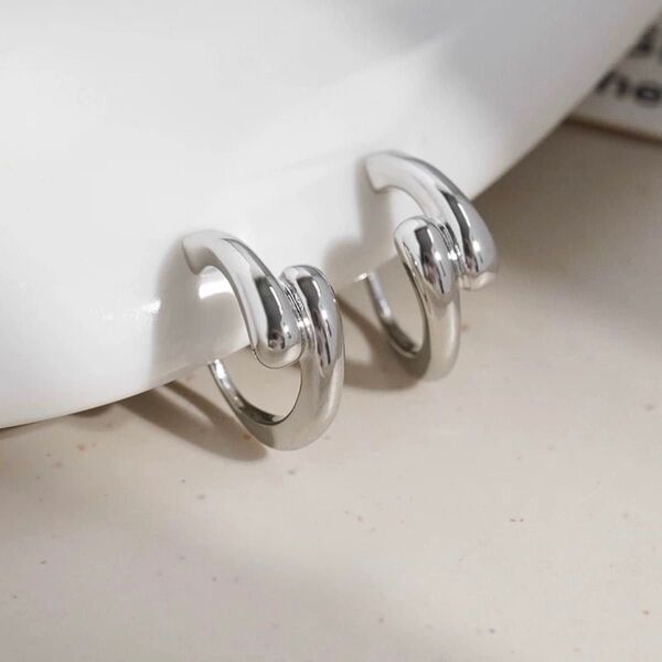 N145光沢シルバー クリップ式 高級感 シンプル 痛くない 穴なしイヤリング 結婚式 上品 通勤 フォーマル 韓国おしゃれ可愛い