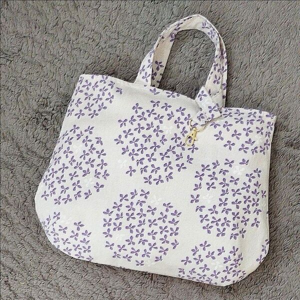 ハンドメイド ふっくらトートバッグ(ストラップ付き)紫陽花
