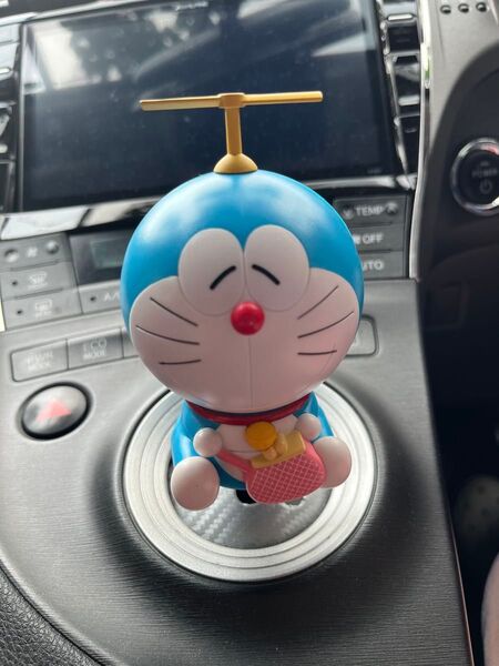 トヨタプリウス30 シフトノブ ドラえもんタケコプター フィギュア