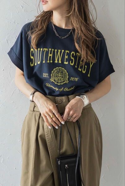 新品未使用タグ付きボンジュールサガンbonjour saganカレッジ刺繍ピグメントスウェットTシャツネイビー半袖Freeフリー