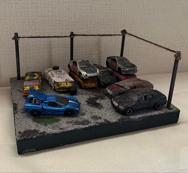 ジャンクヤード風ジオラマ ミニカー付き 一点物 (素人作品)トミカ