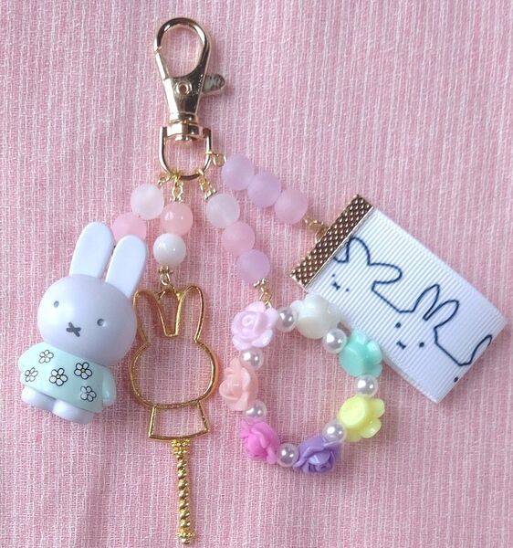 じゃらじゃらキーホルダー ミッフィーキーホルダー ハンドメイド バラ 花柄 ミントグリーン