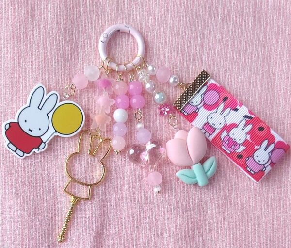 じゃらじゃらキーホルダー ミッフィー チャーム ハンドメイド チューリップ ビーズ ハート