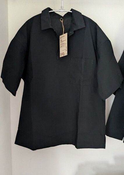 XS 2024年 無印良品【涼感 半袖布帛ポロシャツ】 紳士 黒 さらりとした肌あたり サイドスリットあり 生産少ない