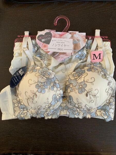 ノンワイヤーブラジャー&ショーツセット Mサイズ 新品未使用