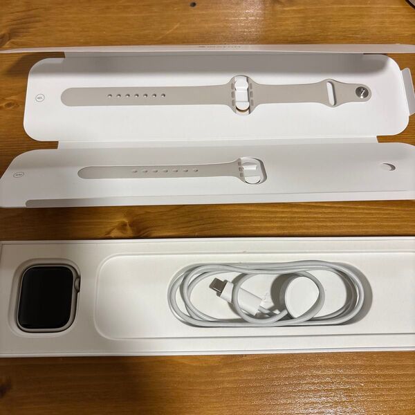 Apple Watch series7 41mm スターライト GPSモデル