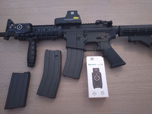 東京マルイ M4A1MWS、予備ノーマルマガジン1つ、ショートマガジン1つ、オーライトのタクティカルライトその他豪華セット