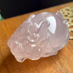 ①天然石 モザンビーク産スターローズクォーツ 貔貅(ヒキュウ)置物190g
