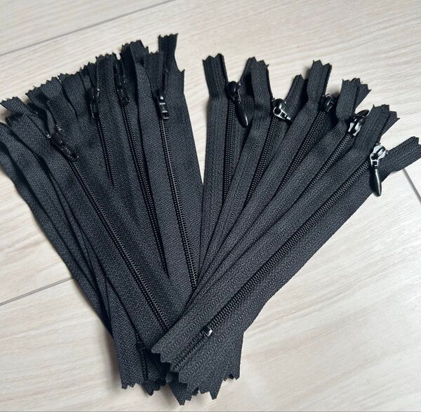 ②YKK 黒ファスナー 14cm 19本