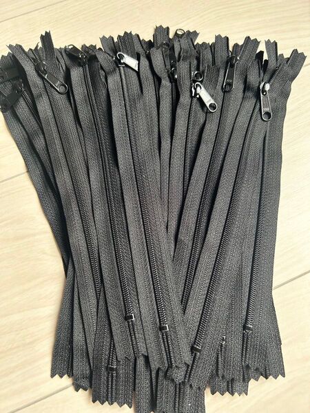 ⑤YKK 黒ファスナー 20cm 36本
