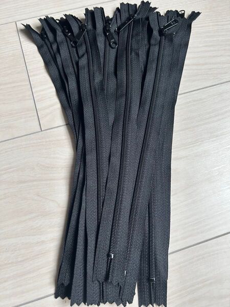 ④YKK 黒ファスナー 25cm 16本