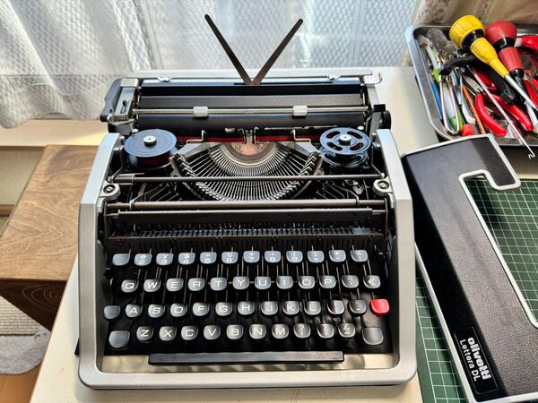 整備済完全動作実用機 1970年代製 Olivetti Lettera DL 手動式タイプライター