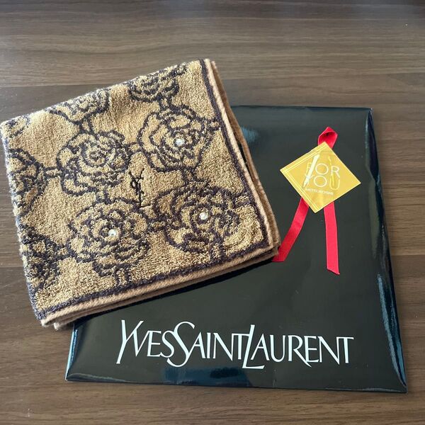【新品未使用】YSL(イブサンローラン) タオルハンカチ