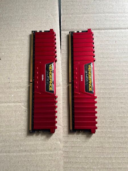 動作品 CORSAIR VENGEANCE LPX 8GB×2枚 16GB DDR4 2666 赤 メモリ 即時支払いできる方限定