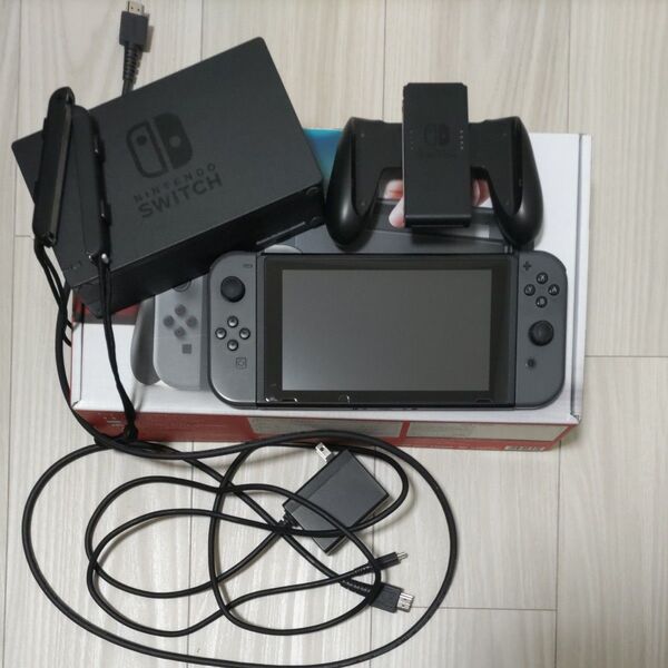 Nintendo Switch 本体 HAC-001(-01) グレー【保護フィルム張り付け済み。おまけでキャリングケース付き】