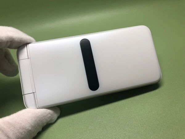 【SIMロック解除済】au GRATINA KYF42 ホワイト