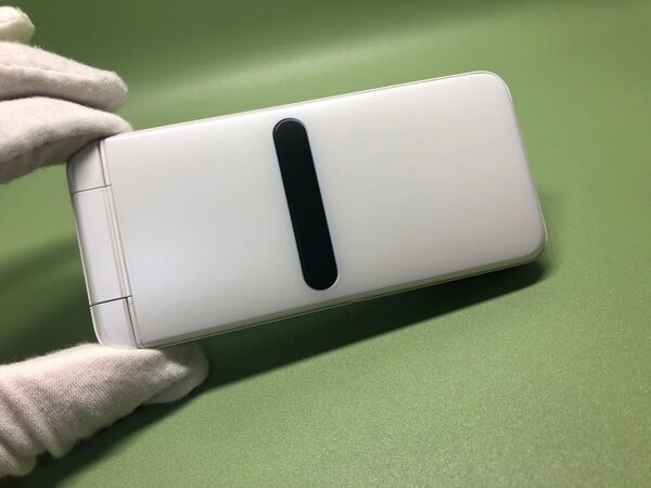 【SIMロック解除済 】au GRATINA KYF42 ホワイト