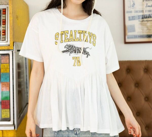 niko and ...ニコアンドフレアヘムプリントTシャツMサイズ