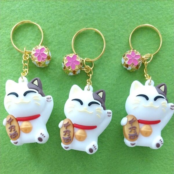 招き猫のマスコットキーホルダー 和風鈴付き 3個セット 開運 縁起物