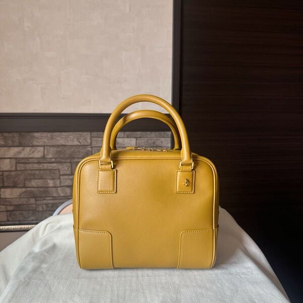 LOEWE アマソナ 19 スクエア ライムイエロー ナパカーフ ハンドバッグ