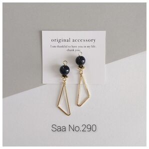 【ハンドメイド2点目以降300円〜500円】290 ブルーサンド 8mm トライアングル ピアス or イヤリング