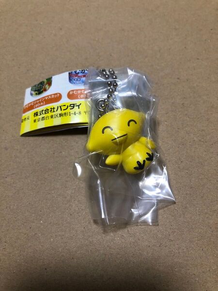 かむかむシリーズミニチュアチャーム かむかむラムネ味(パウチ)&かむぴよ1種 未開封リーフレット付き!バンダイナムコ ガチャガチャ
