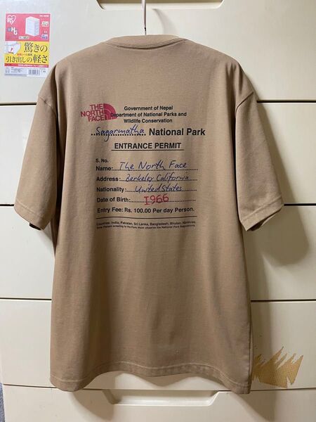 THE NORTH FACE サガルマータ国立公園 プリントTシャツ ベージュ