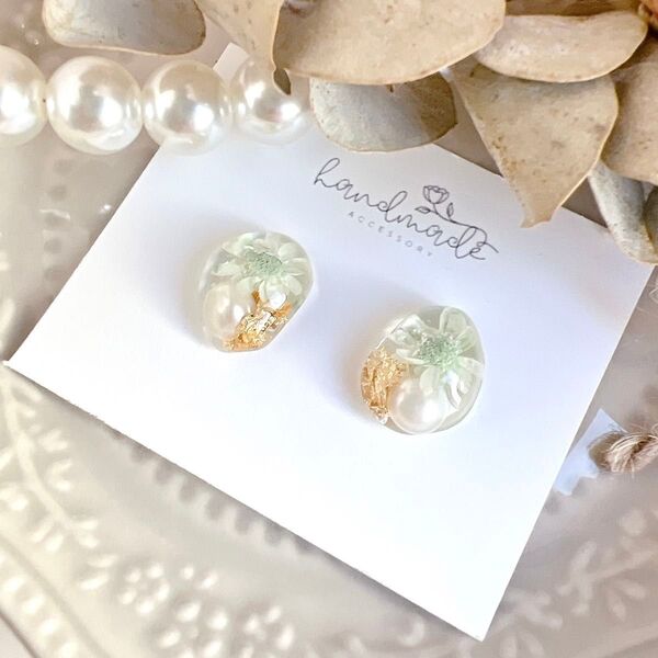 No.1311 ハンドメイド スターフラワー 淡水パール グリーン レジン ピアス イヤリング
