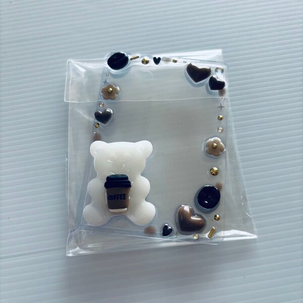 (左クマ) 硬質ケースデコ B8サイズ トレカサイズ レジン クマ コーヒーハンドメイド品発送の際パーツが取れて
