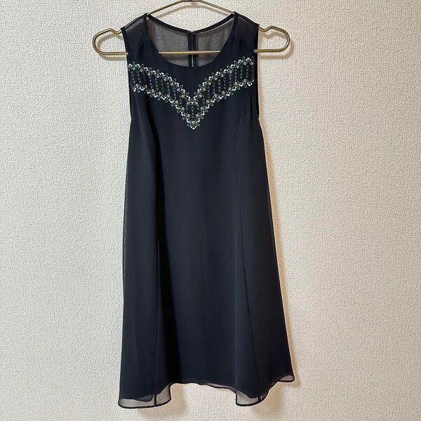 BCBGMAXAZRIA ENERATION ワンピース ノースリーブ ひざ丈 黒