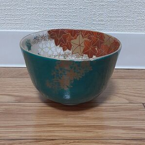金彩模様の茶碗