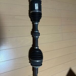 ノア 6AA-ZWR90W フロント左ドライブシャフト 43420-28141 左フロントドライブシャフト ヴォクシー