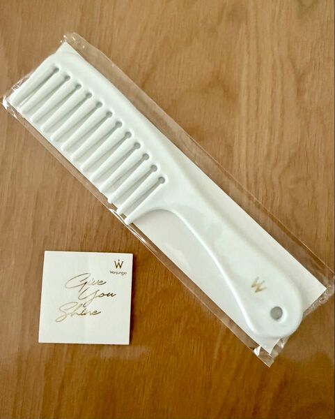 ウォンジョンヨ ヘア ノベルティ ヘアコームとロゴ入りメッセージカード