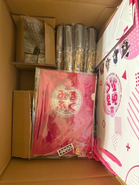 C105 みるくふぁくりー もっと!孕ませ!炎のおっぱい異世界おっぱいメイド学園! でらうえあ タペストリーセット22種全部BOX