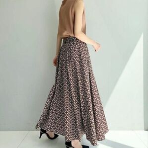 ドレステリア サークルプリントタックフレアスカート 総柄 繊細 後ろウエストゴム タック モダン 微光沢感 綿 茶色 日本製 36
