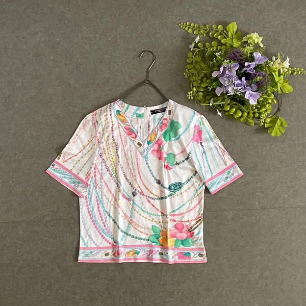 レオナール フラワープリント半袖Tシャツ カットソー Vネック チェーン 光沢感 華やか 上品 エレガント 綿 白 M