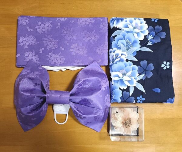 浴衣 濃紺(ネイビー)地に青い花 紫の作り帯 髪飾り