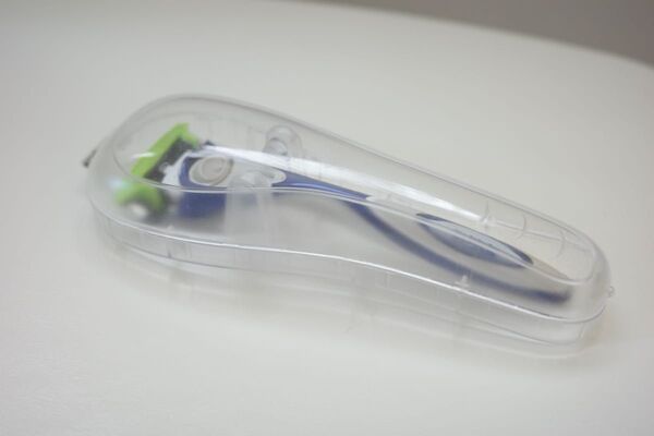 Schick Hydroカミソリ 剃刀 ひげ剃り ホルダー 本体 替刃プレミアム 2個 新品 カミソリケース