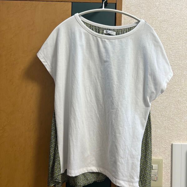 前後の柄が違うオシャレなTシャツ 中古