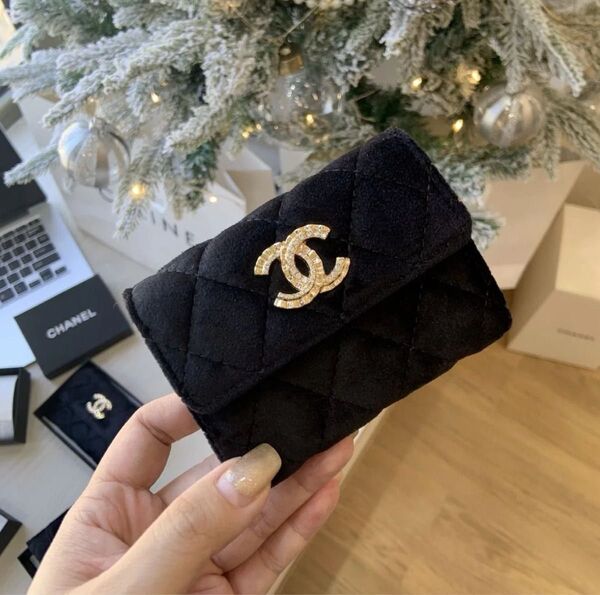 【新品】Chanel 会員クリスマス限定特典ギフトミニポーチ コンパクトクラッチ 掌サイズバッグ【Size:11x9x2cm】1点