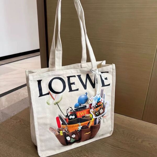 【即日発送】LOEWE ロエベ クラフテッド・ワールド展 限定トートバッグ【 A柄|Size:39x39x13cm】brown1点