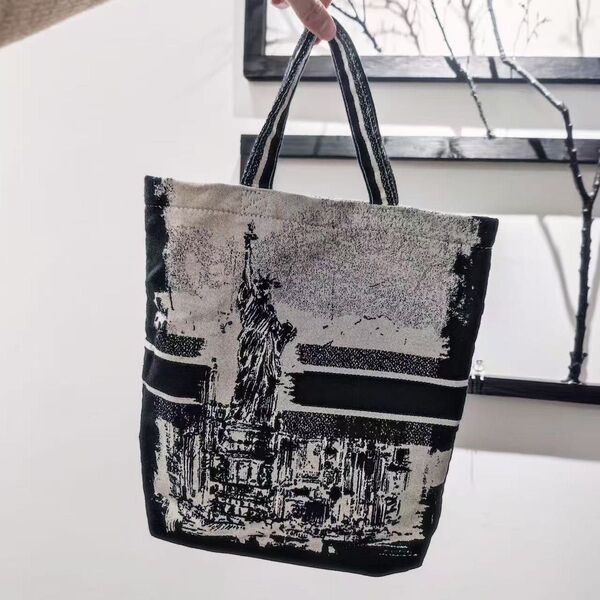 【新品】CHPISTIAN DIOR 2025年 プレゼント用限定 トートバッグ black&white 1点