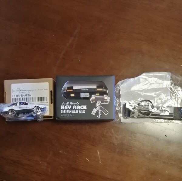 頭文字D AE86トレノ スイングミニカー キーホルダー 壁掛けキーフック3点セット