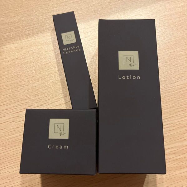 NオーガニックVieローション100ml、バリアクリーム47g、リンクルパックエッセンス15g