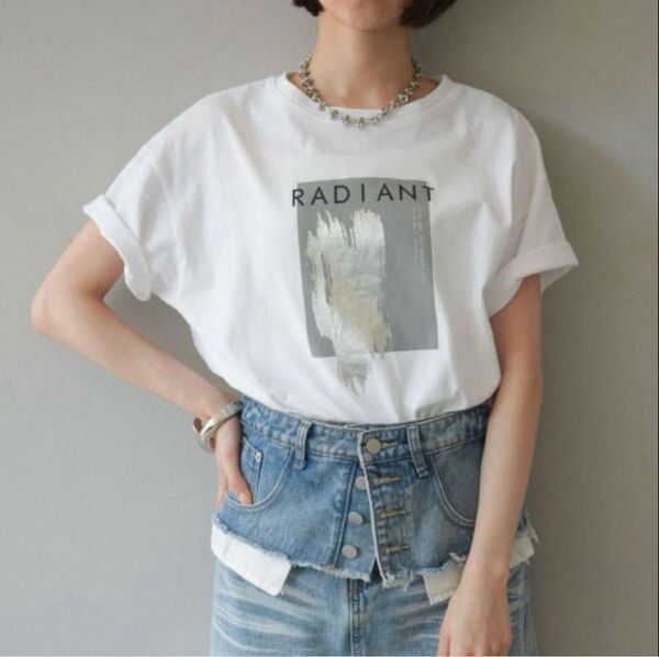 新品 箔プリントビッグTシャツ オフ リュミエ lumier 同型