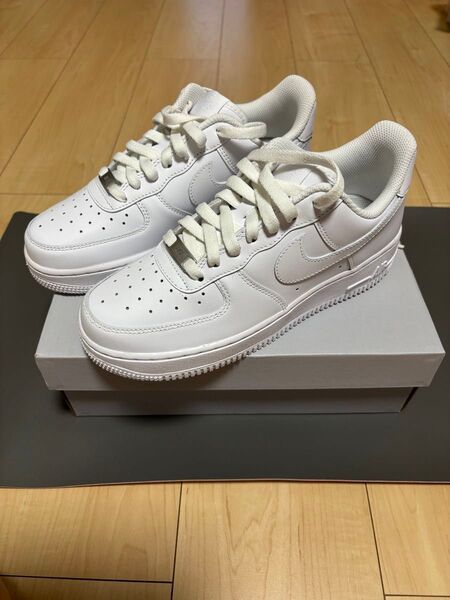 NIKE AIR FORCE 1 '07 エアフォース1 ホワイト 24.5cm