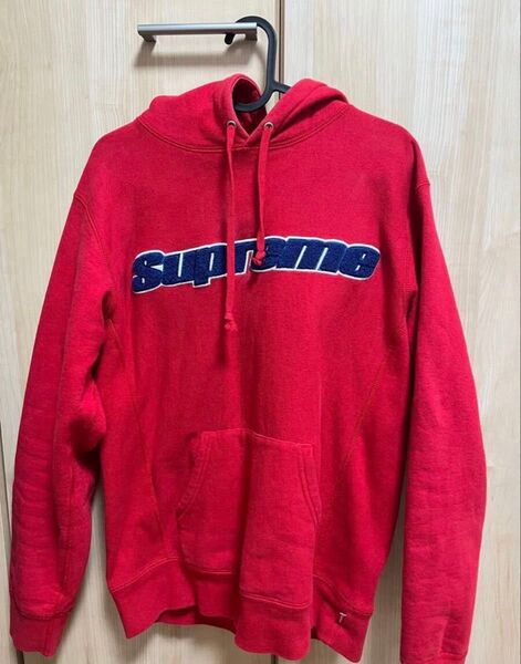 supreme パーカー フーディー レッド プルオーバーパーカー 赤 スウェットパーカー スウェット トレーナー