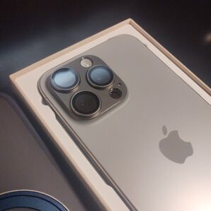 iPhone15promax 256gb 極美品 バッテリー100% SIMフリー ナチュラルチタニウム