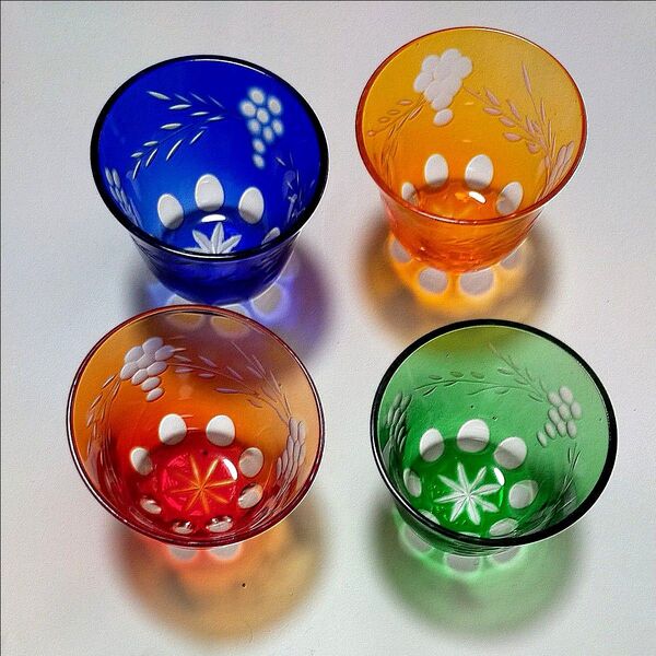 切子 4個セットぶどう柄 青 緑 赤 オレンジ 冷酒 ぐい飲み お猪口 ガラス 江戸 一口グラス ぐい呑み コップ 工芸