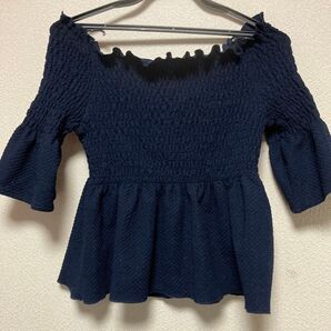 オフショルダートップス